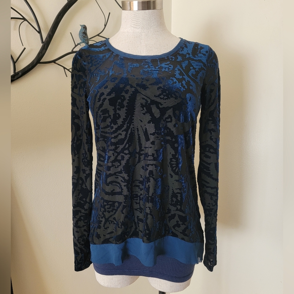 NWOT Simply Vera Vera Wang S Velvet Black to blue Long Sleeve Blouse - Picture 2 of 15